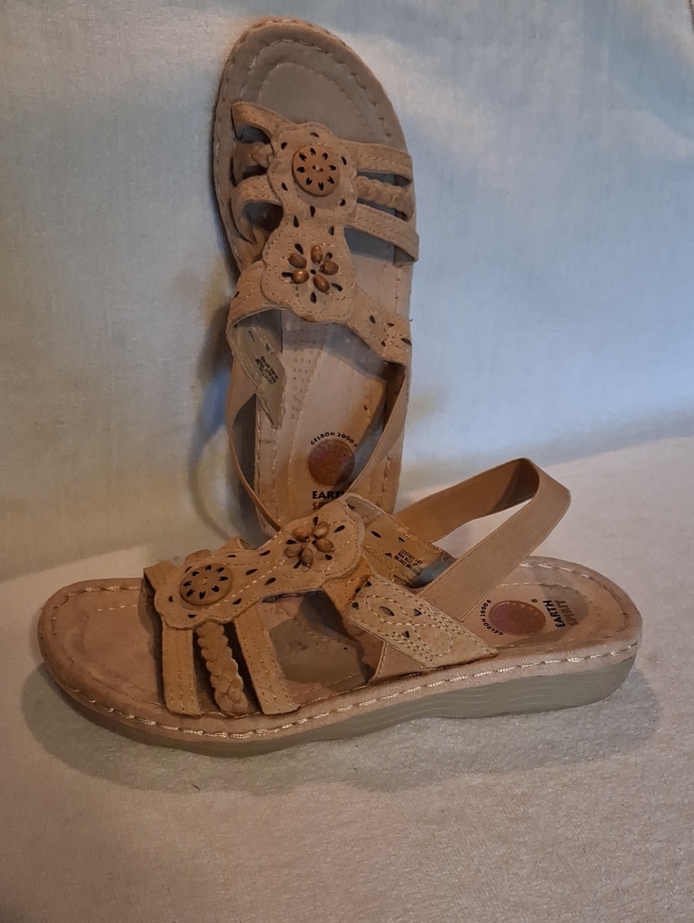 Earth Spirit Women's Tan Floral Cutout Slingback Sandals